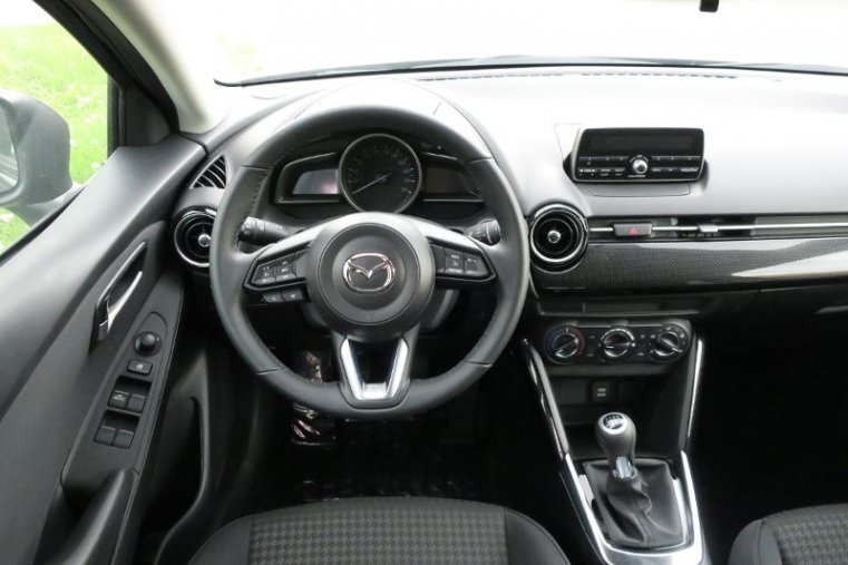 Mazda 2, 1,5G 75k, barva černá