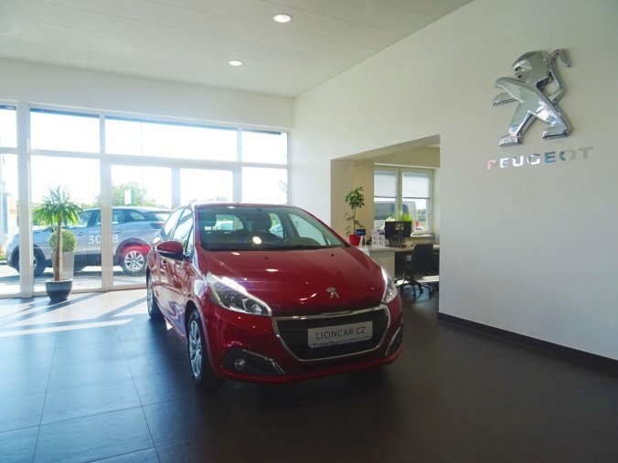 Peugeot 208, ACTIVE 1.2 PureTech 82k, barva červená