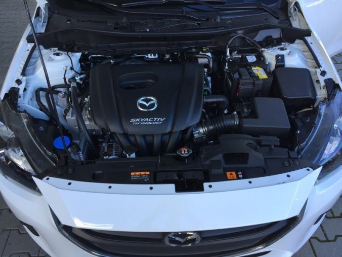 Mazda 2, 1,5 Skyactiv-G75, barva bílá