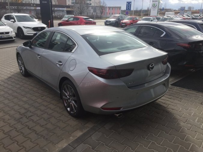 Mazda 3, Skyactiv-G122 SDN, barva stříbrná