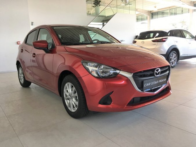 Mazda 2, 1.5i, barva červená