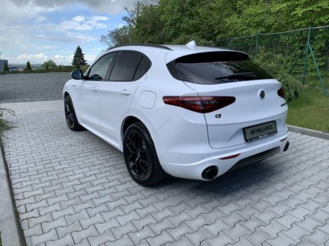 Alfa Romeo Stelvio, 2.0 Turbo 280k Q4 VELOCE, barva bílá