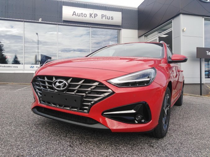 Hyundai i30, 1,5i CVVT 81 kW (95 NAT) 6 st. man, barva červená