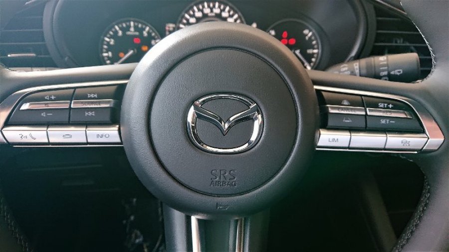 Mazda 3, Skyactiv G122 M/T, barva červená