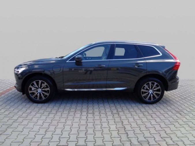 Volvo XC40, T2 1.5L 129 HP AT8 FWD CORE, barva červená