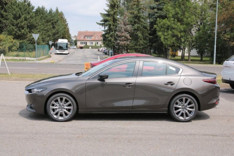 Mazda 3, 2,0 Skyactiv-G 122k, barva šedá