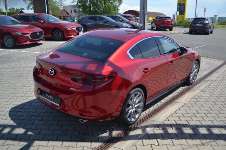 Mazda 3, Skyactiv G122, barva červená