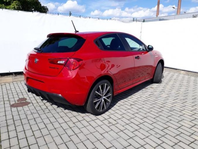 Alfa Romeo Giulietta, 1.4TBi 120PS Sprint model 2020, barva červená