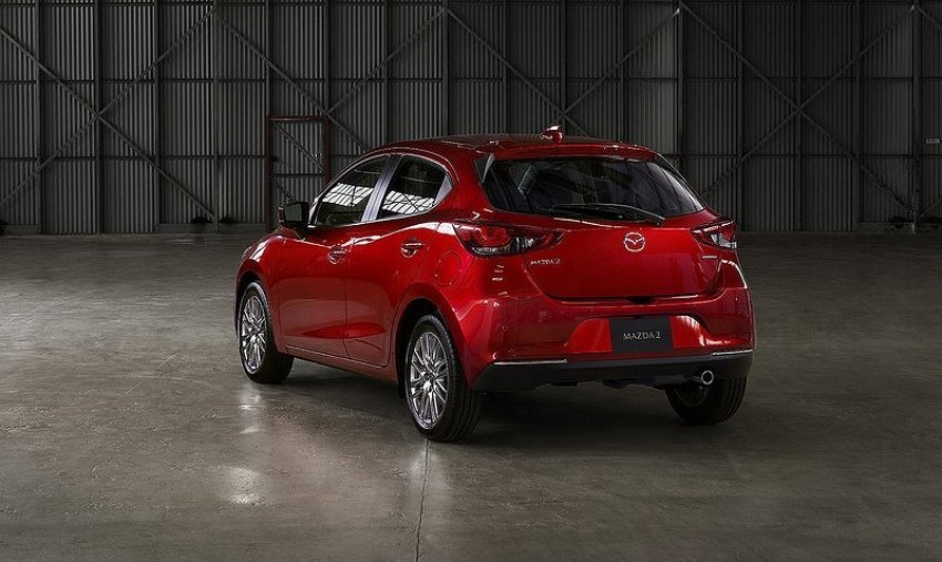 Mazda 2, 1,5 G90, barva červená