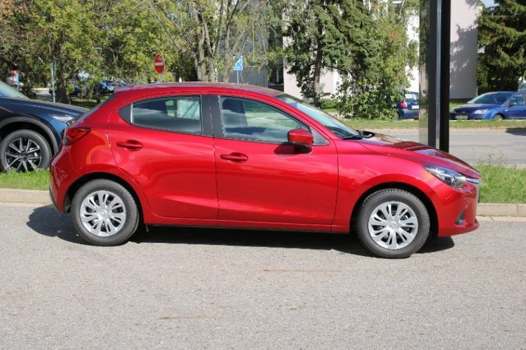 Mazda 2, 1,5G 75k, barva červená