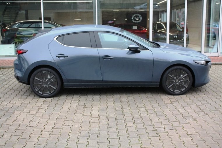 Mazda 3, SKYACTIV-X, barva šedá