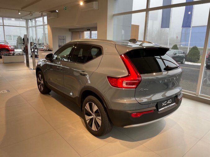 Volvo XC40, SUV, MOMENTUM PRO SUV 2,0 B4 Mild-Hybrid, barva šedá