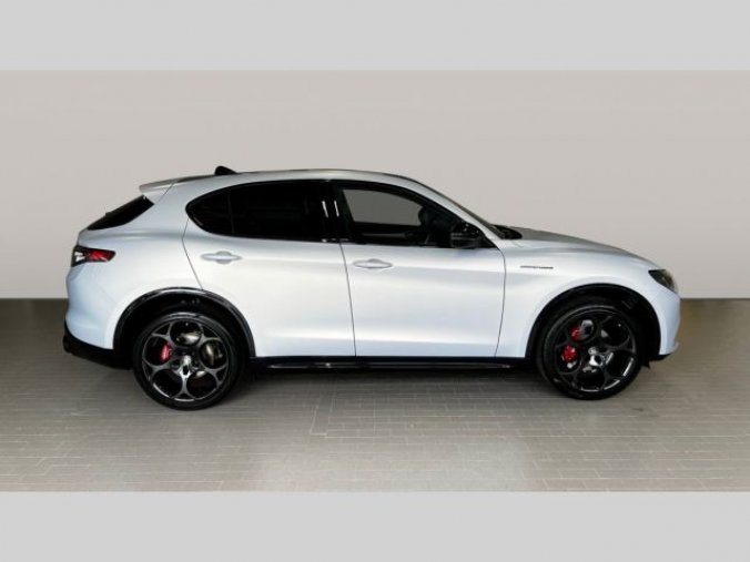 Alfa Romeo Stelvio, 2.0 Turbo 280k Q4 COMPETIZIONE, barva šedá