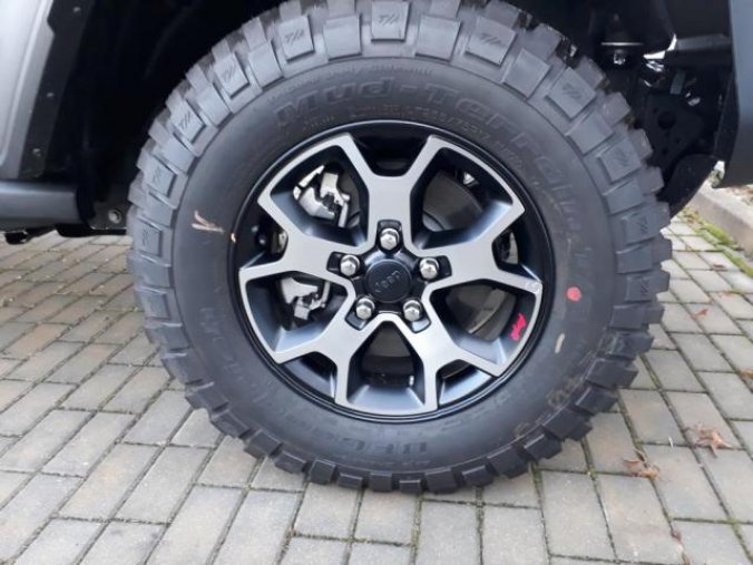 Jeep Wrangler, 2,0T 270 PS Rubicon Unlimited, barva šedá