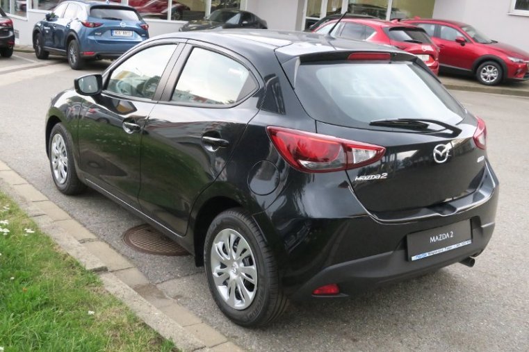 Mazda 2, 1,5G 75k, barva černá