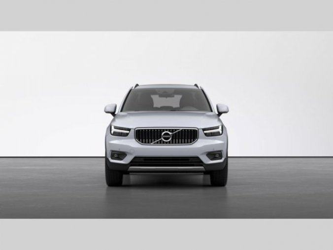 Volvo XC40, T5 FWD RECHARGE 1.5L 180 HP IN, barva stříbrná