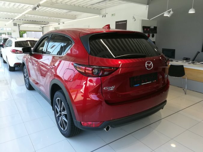 Mazda CX-5, 143kW (194k), barva červená