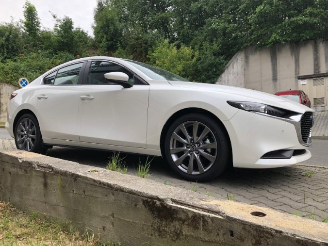 Mazda 3, 2.0i G 122, barva bílá