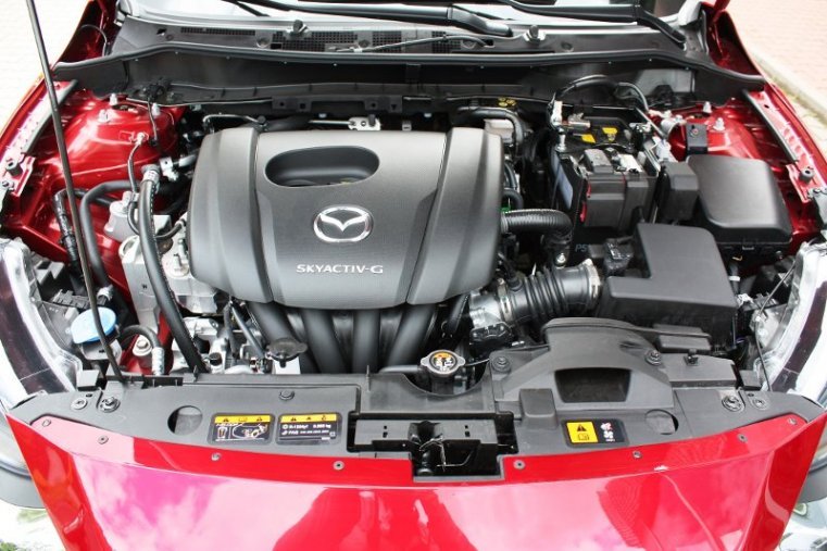 Mazda 2, Skyactiv-G, barva červená