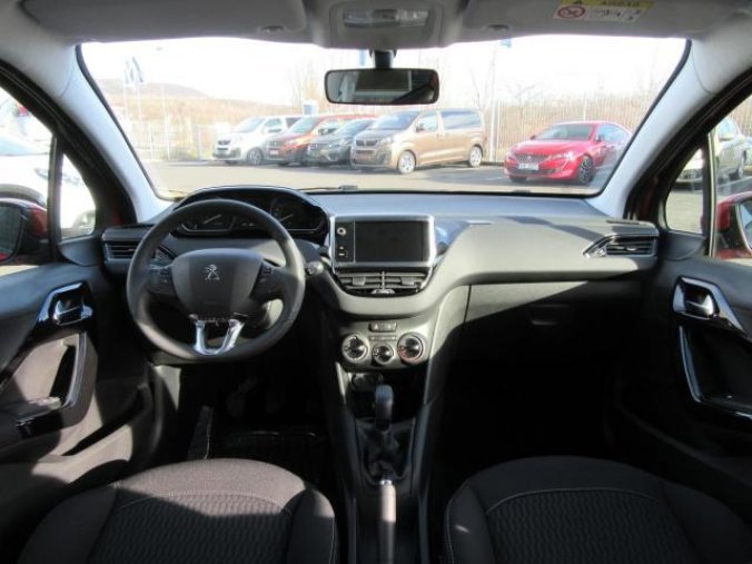 Peugeot 208, ACTIVE 1.2 PureTech 82k MAN5, barva červená