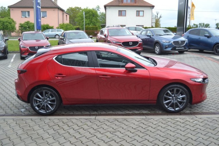 Mazda 3, Skyactiv G122, barva červená