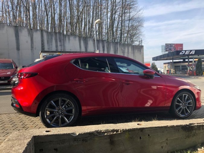 Mazda 3, 2.0i G 122K, barva červená