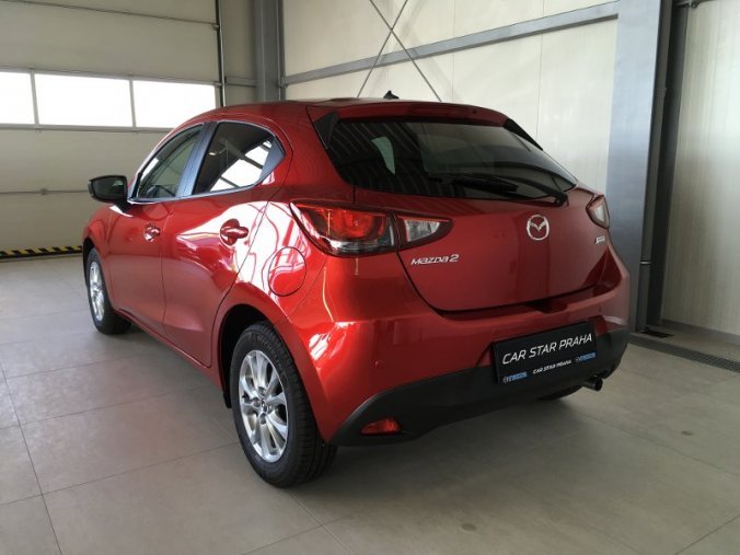 Mazda 2, 1.5i, barva červená