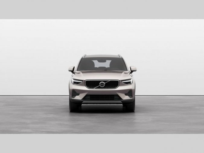 Volvo XC40, B4 2.0L 197+14 HP AT7 AWD CORE, barva stříbrná