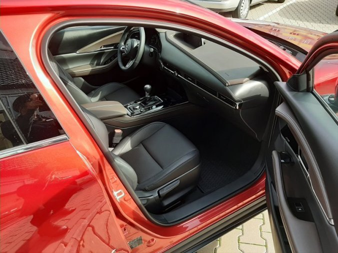 Mazda CX-30, 2,0 122k - odběr od 02/2020, barva červená