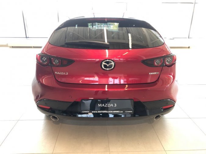 Mazda 3, Skyactiv-X180, barva červená