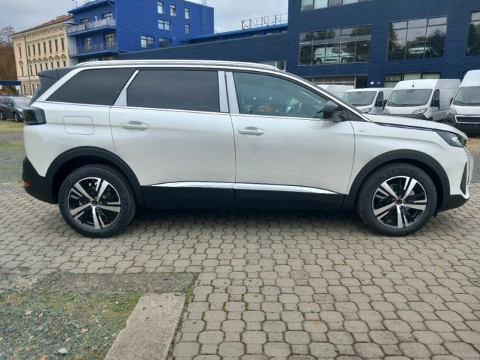 Peugeot 5008, Peugeot 5008 GT BlueHDI 130 S&S EAT8, barva bílá