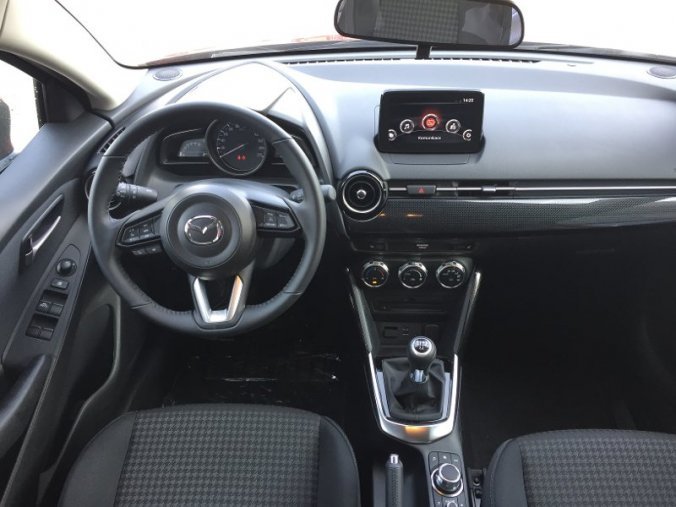 Mazda 2, 1,5 Skyactiv-G75, barva červená