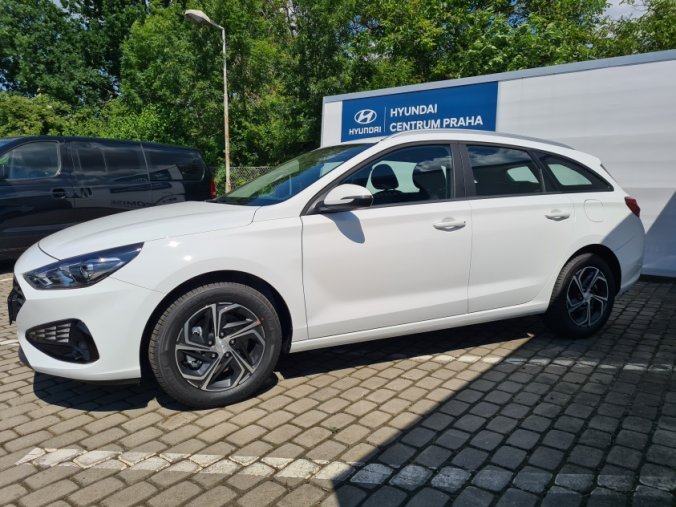 Hyundai i30, 1,5i 81 kW MT, barva bílá