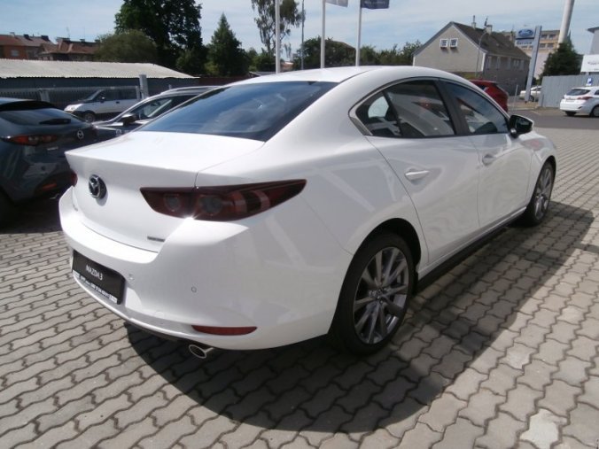 Mazda 3, Skyactiv G122, barva bílá