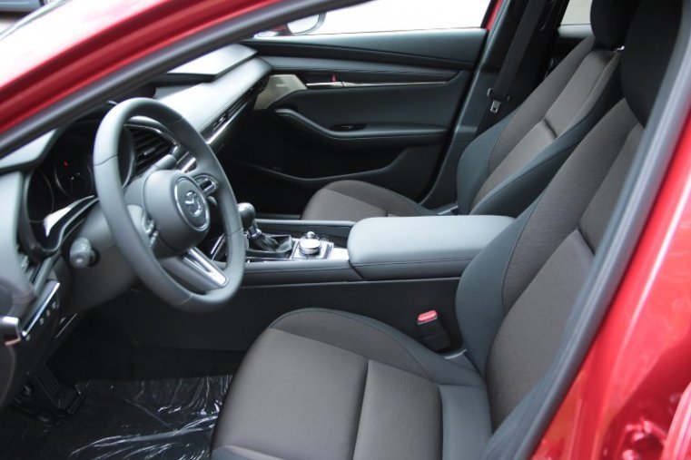 Mazda 3, 2,0 Skyactiv-G 122k, barva červená