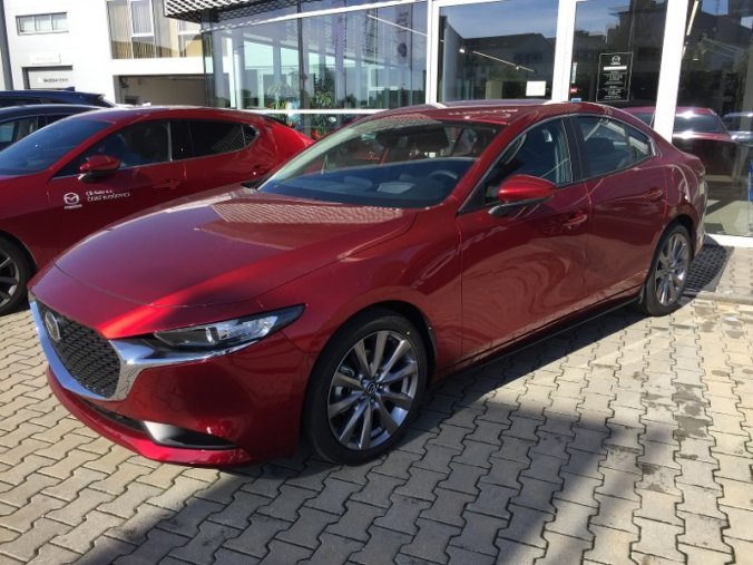 Mazda 3, 2,0 Skyactiv-G122, barva červená