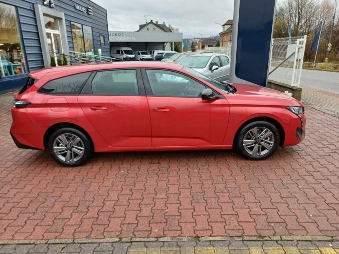 Peugeot 308, Peugeot 308 SW Active PureTech 130 k, barva červená