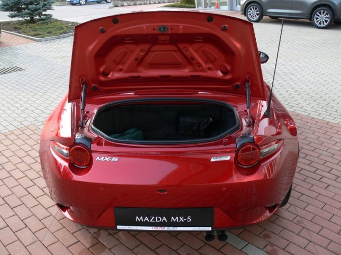 Mazda MX-5, 2.0 Skyactiv G184 + NAVI, barva červená