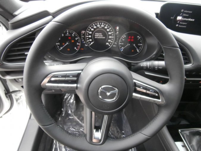 Mazda 3, Skyactiv G122, barva bílá