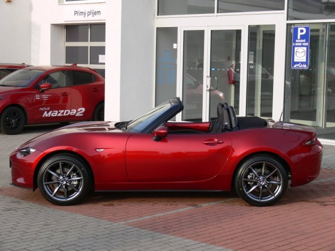 Mazda MX-5, 2.0 Skyactiv G184 + NAVI, barva červená