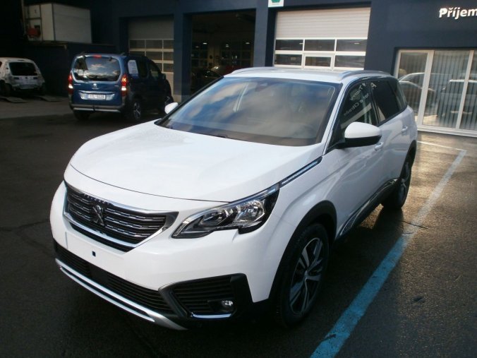 Peugeot 5008, Allure 1,2 PureTech 130 96 kW, barva bílá