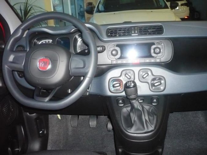 Fiat Panda, 1.2 69k Plus, barva červená