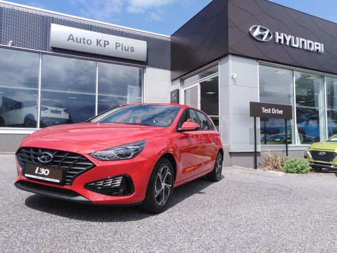 Hyundai i30, 1,5i CVVT 81 kW (95 NAT) 6 st. man, barva červená