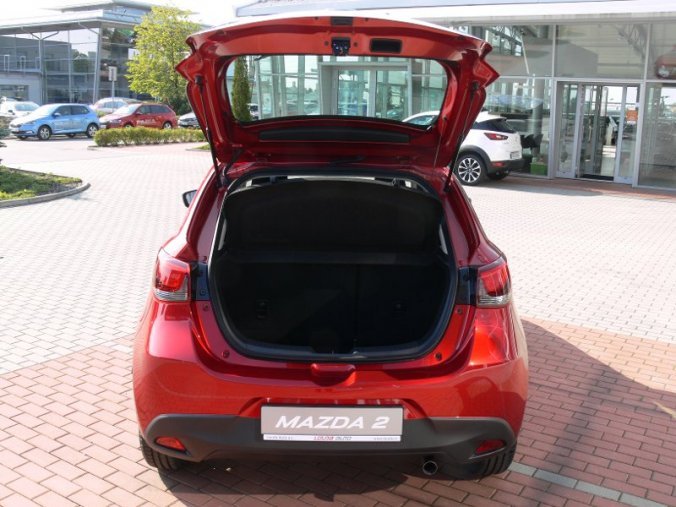 Mazda 2, 1.5 Skyactiv G75, barva červená