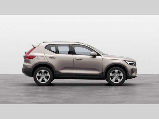 Volvo XC40, B3 2.0L 163 HP AT7 FWD CORE, barva stříbrná