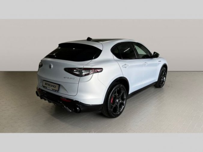 Alfa Romeo Stelvio, 2.0 Turbo 280k Q4 COMPETIZIONE, barva šedá