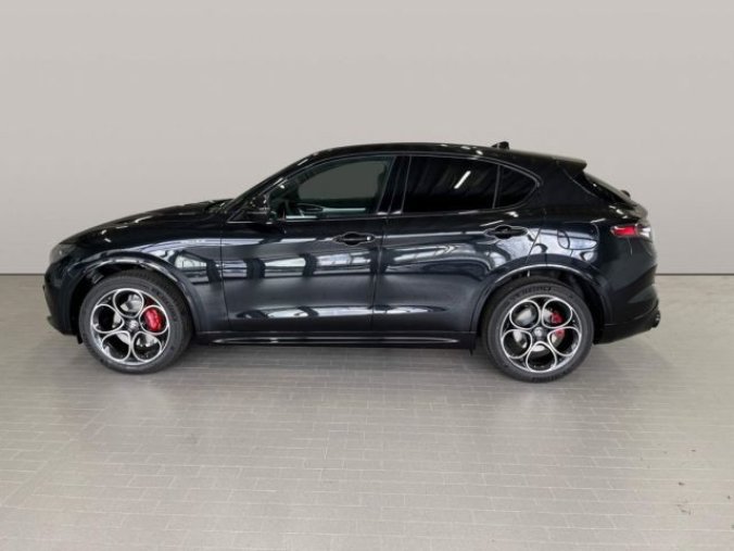 Alfa Romeo Stelvio, 2.0 Turbo 280k Q4 VELOCE, barva černá