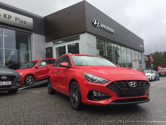 Hyundai i30, 1,5i CVVT 81 kW (95 NAT) 6 st. man, barva červená