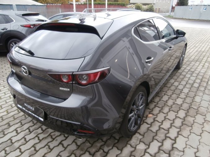 Mazda 3, Skyactiv G122, barva modrá