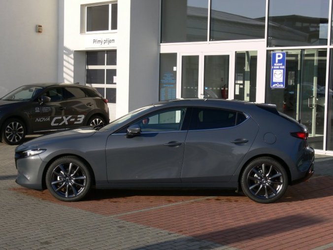 Mazda 3, 2.0 Skyactiv G122 A/T, barva šedá